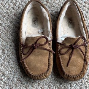 UGG slippers. Good condition